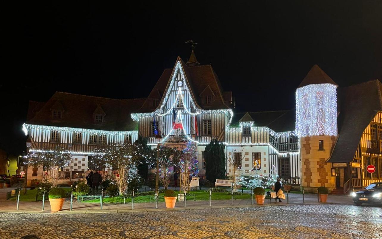 Le Deauvillais Deauville Exterior photo