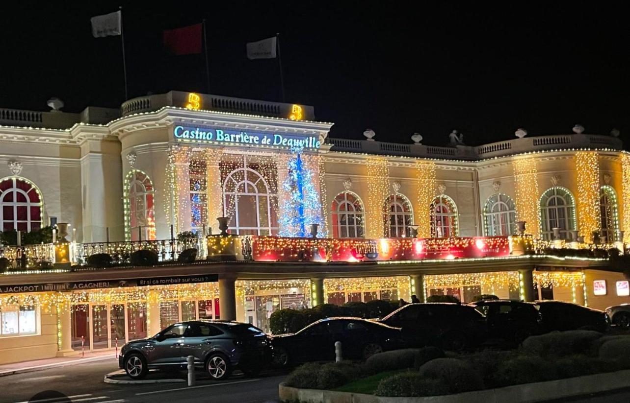 Le Deauvillais Deauville Exterior photo